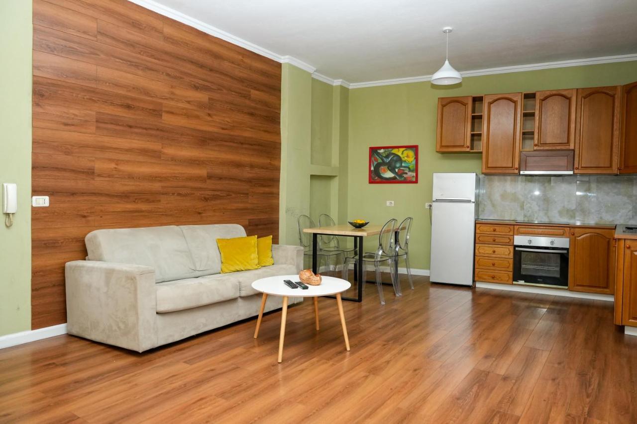 Cozy Apartment In The Heart Of Tirana ! Exterior photo