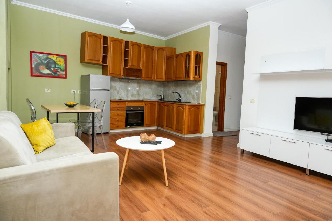 Cozy Apartment In The Heart Of Tirana ! Exterior photo